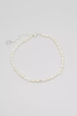 Armband mit kleinen Süßwasserperlen und Detail-Perle