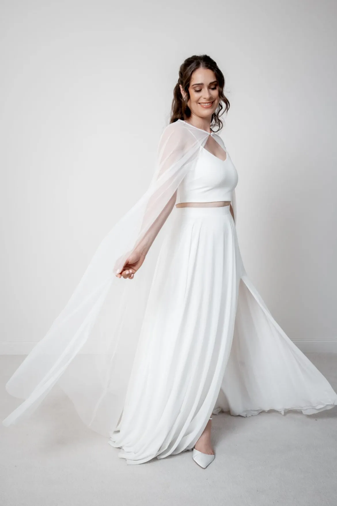 Braut Cape mit langer Schleppe – Oriana noni