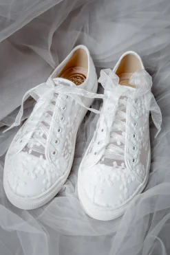 Braut Sneakers mit Spitze – Oakley | The Perfect Bridal Company
