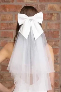 Brautschleier aus Softtüll mit Schleifen-Detail | The Perfect Bridal Company