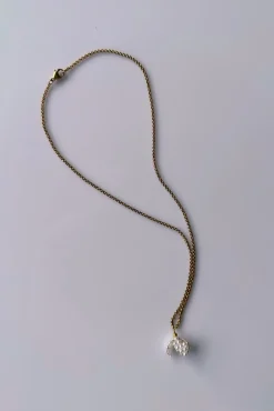 Goldfarbene Halskette mit kleinem Perlenanhänger – Pearl Bell