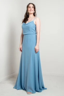 Hellblaues Abendkleid mit Rückendetail | Glam & Grace