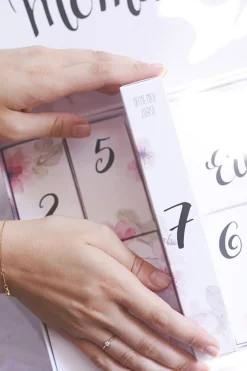 Hochzeits-Countdown-Kalender™ mit Gold-Armband und Schlafmaske