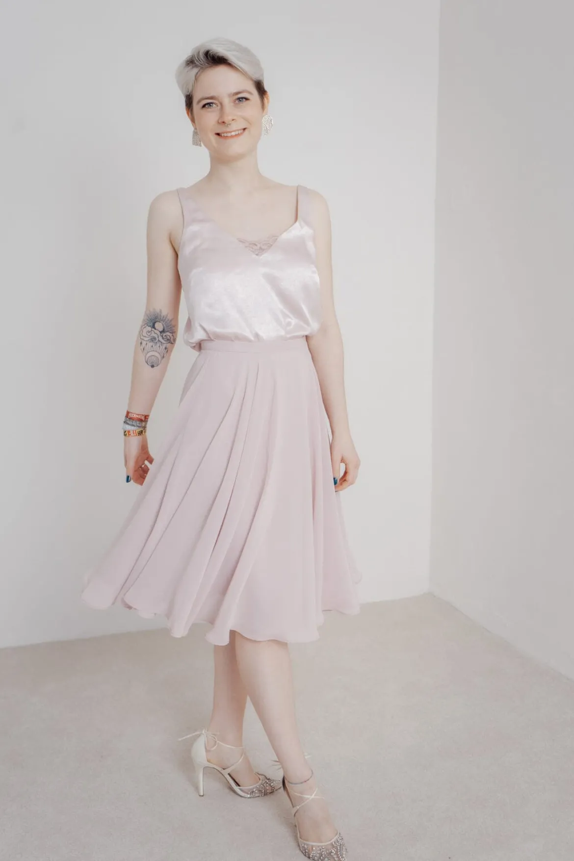 Kurzer Chiffonrock – Tulpa Rosé Sanna Lindström